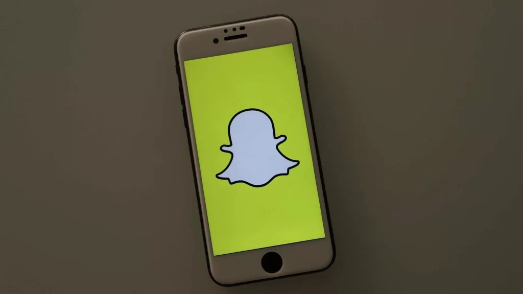 happy-holi!-snapchat-rolls-out-new-holi-themed-features-gulal-bitmoji,-holi-playlist-to-holi-beard