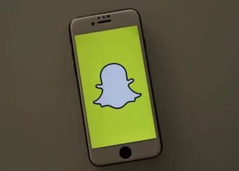 happy-holi!-snapchat-rolls-out-new-holi-themed-features-gulal-bitmoji,-holi-playlist-to-holi-beard