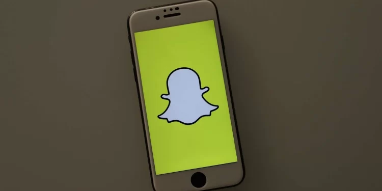 happy-holi!-snapchat-rolls-out-new-holi-themed-features-gulal-bitmoji,-holi-playlist-to-holi-beard