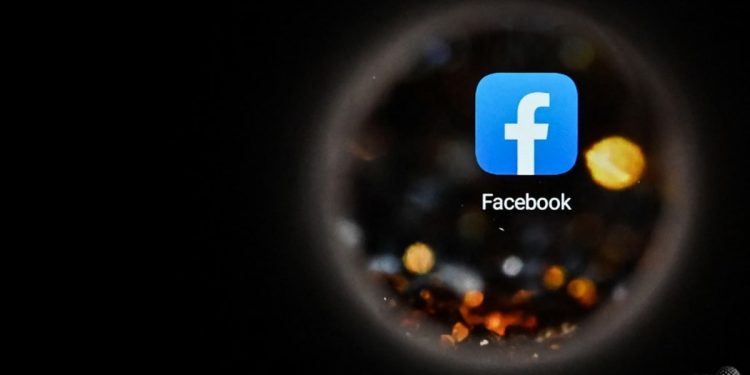 russia-bans-instagram-and-facebook-as-'extremist'-–-cna
