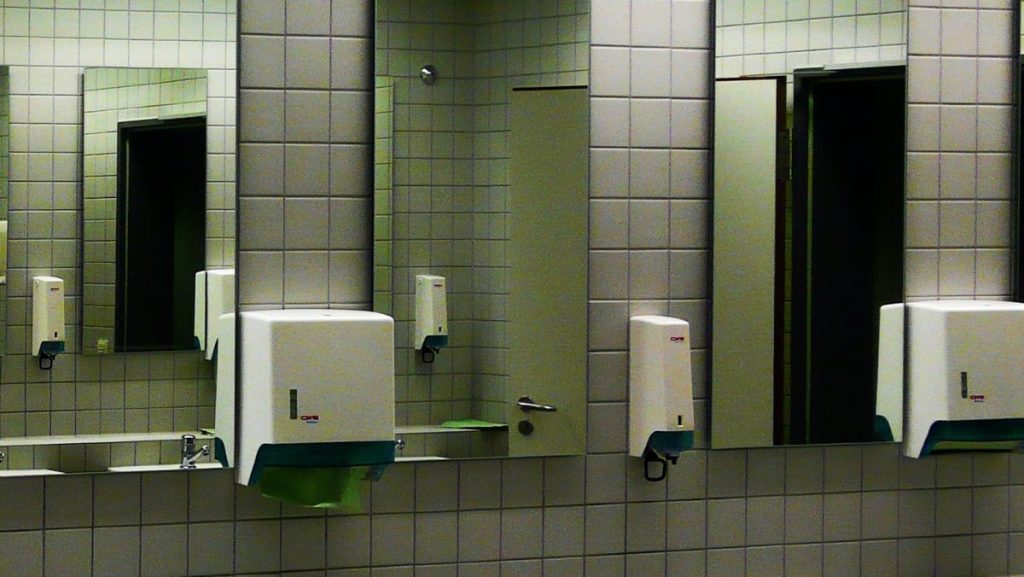 ex-teacher-jailed-10-weeks,-fined-for-taking-voyeuristic-videos-of-colleagues,-students-and-policeman