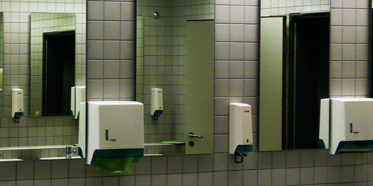 ex-teacher-jailed-10-weeks,-fined-for-taking-voyeuristic-videos-of-colleagues,-students-and-policeman
