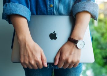 the-results-are-in:-zdnet's-linkedin-fans-want-a-touchscreen-macbook,-too