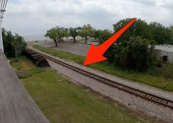 amtrak-streamed-a-railroad-online-to-show-how-empty-it-is-amidst-a-battle-over-the-route-–-insider