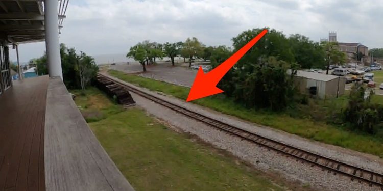 amtrak-streamed-a-railroad-online-to-show-how-empty-it-is-amidst-a-battle-over-the-route-–-insider