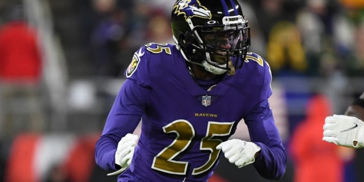 twitter-reacts-to-bears-signing-cb-tavon-young,-te-ryan-griffin