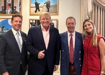 holly-valance-posed-with-donald-trump-and-nigel-farage-and-people-have-a-lot-of-thoughts