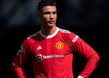 cristiano-ronaldo-apologizes-to-fan-over-phone-'outburst'-incident-following-everton-defeat-–-cnn