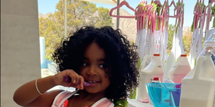 photos-from-kardashian-jenner-family-celebrates-easter-2022-–-e!-online
