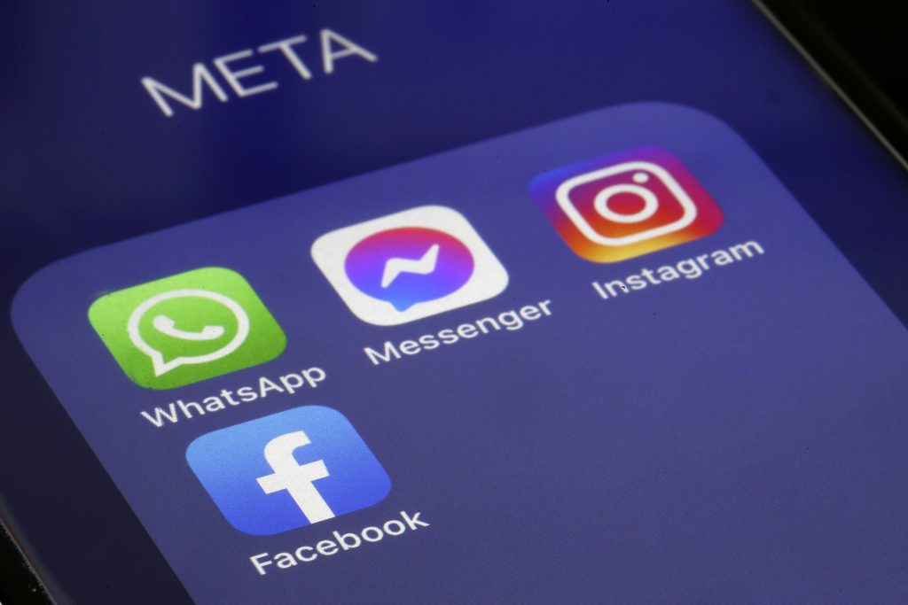 whatsapp-is-adding-the-option-to-hide-your-'last-seen'-status-from-specific-contacts-|-engadget