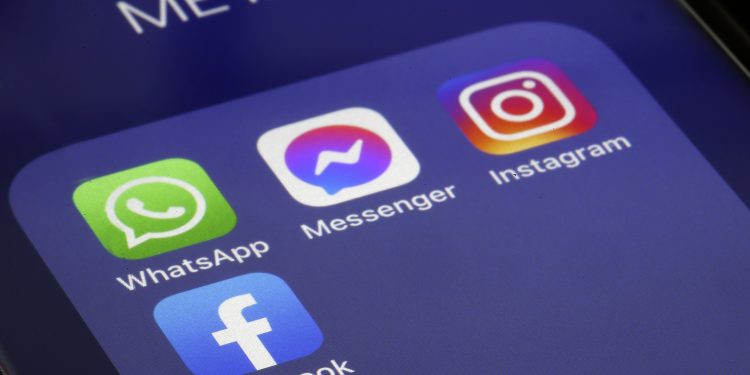 whatsapp-is-adding-the-option-to-hide-your-'last-seen'-status-from-specific-contacts-|-engadget