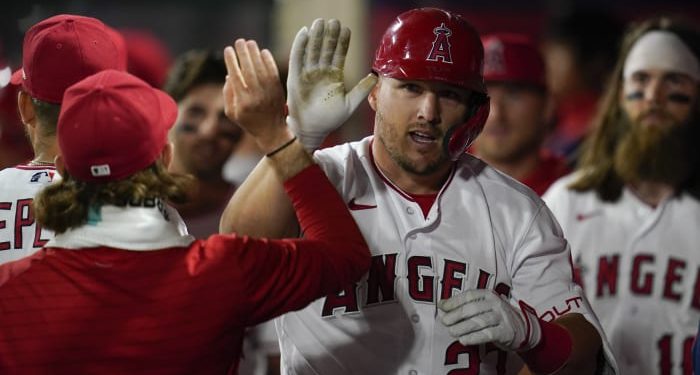 angels'-mike-trout-leaves-game-after-hit-by-pitch-on-hand