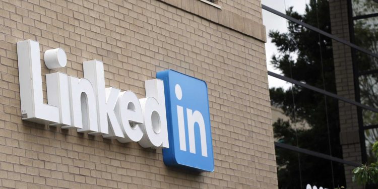 linkedin-can't-block-data-company-from-mining-its-publicly-available-listings,-court-rules