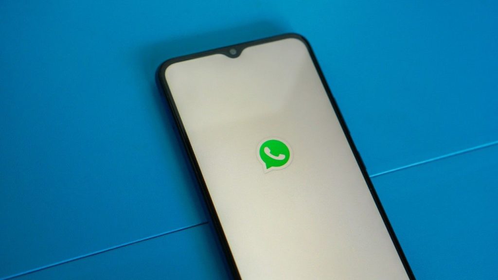 whatsapp-group-polls-feature-is-in-testing-and-here's-how-it-works-|-digit