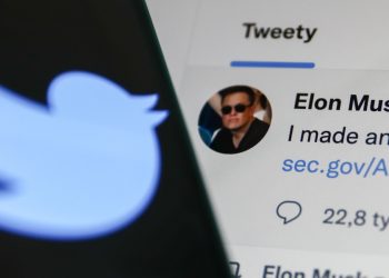 as-musk-bids-for-twitter,-his-fight-to-tweet-freely-hits-snag-|-fortune