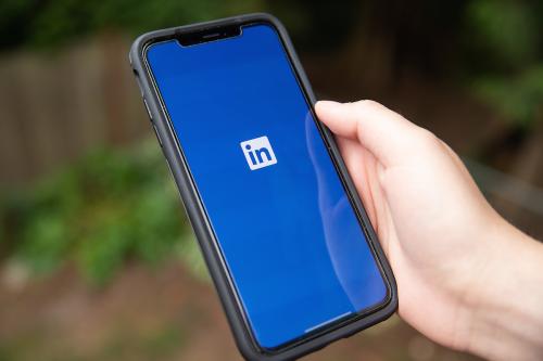 six-ways-to-structure-your-linkedin-posts-to-get-more-views-and-engagement