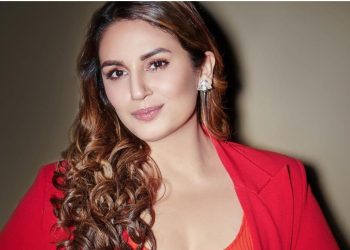 huma-qureshi's-gold-pantsuit-takes-over-instagram,-guess-the-price-–-news18