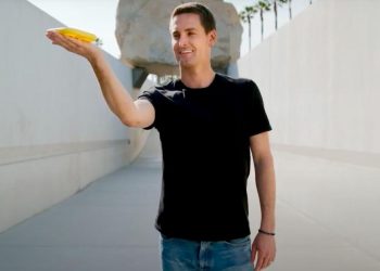 snap-is-the-next-apple,-its-selfie-drone-is-the-biggest-clue-–-quartz