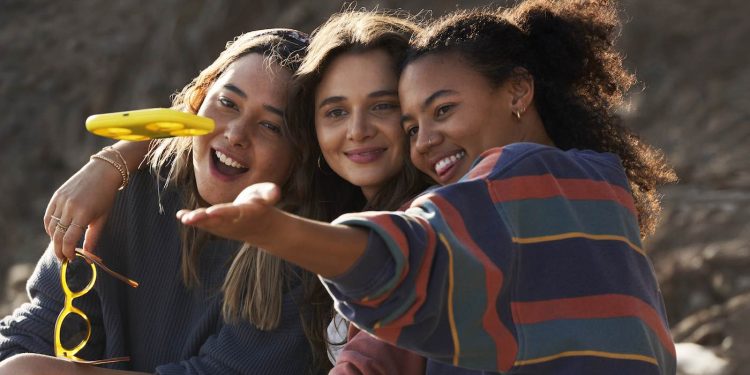 sci-fi-selfie:-social-media-giant-creates-selfie-camera-that-flies-around-your-head