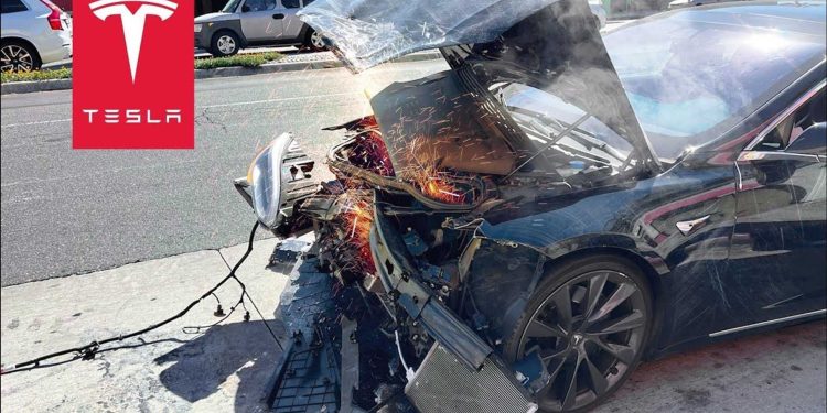 $100k-tesla-model-s-totaled-in-crash:-teslacam-footage-used-as-evidence-–-insideevs
