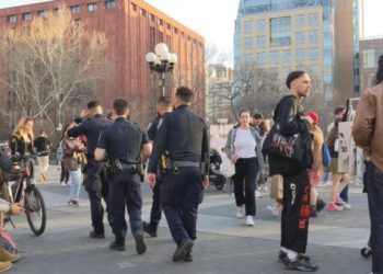 washington-square-park-sos-instagram-keeps-tabs-on-police-and-predators-–-westview-news