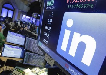 linkedin-will-give-$1.8-mn-to-female-workers-to-settle-pay-discrimination-complaint