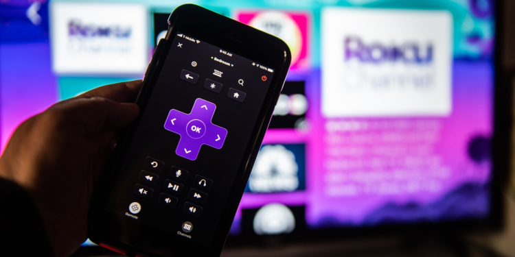 iab-newfronts-2022—amy-poehler-gets-a-twitch-lesson-and-snap-makes-a-cameo-|-ad-age
