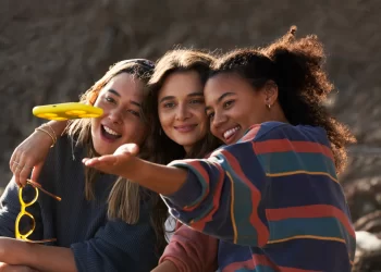 meet-pixy,-snapchat-selfie-drone-–-fox10-news