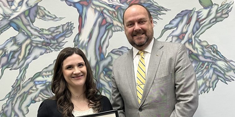 dean-of-students-office-manager-earns-may-star-award-–-uw-oshkosh
