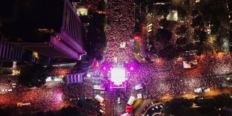robredo's-miting-de-avance-tops-ph-twitter-trend;-5.8m-pinoys-stream-on-facebook-–-manila-bulletin