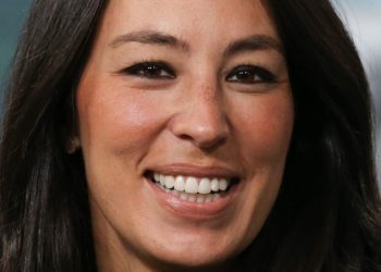 instagram-is-raining-hearts-on-joanna-gaines'-adorable-'i-spy'-moment-–-mashed