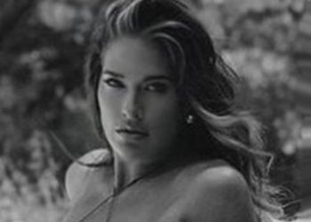 kelly-kelly-stuns-in-skimpy-bikini-photo-drop-–-ringside-news