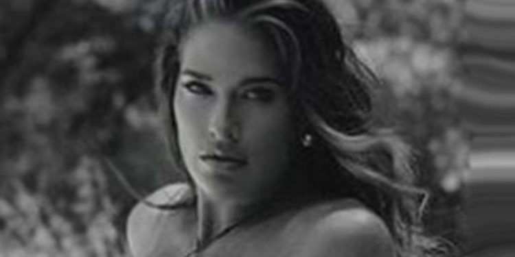 kelly-kelly-stuns-in-skimpy-bikini-photo-drop-–-ringside-news