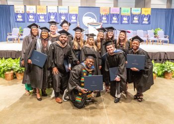 approximately-4,300-degrees-conferred-during-georgia-southern's-2022-spring-…