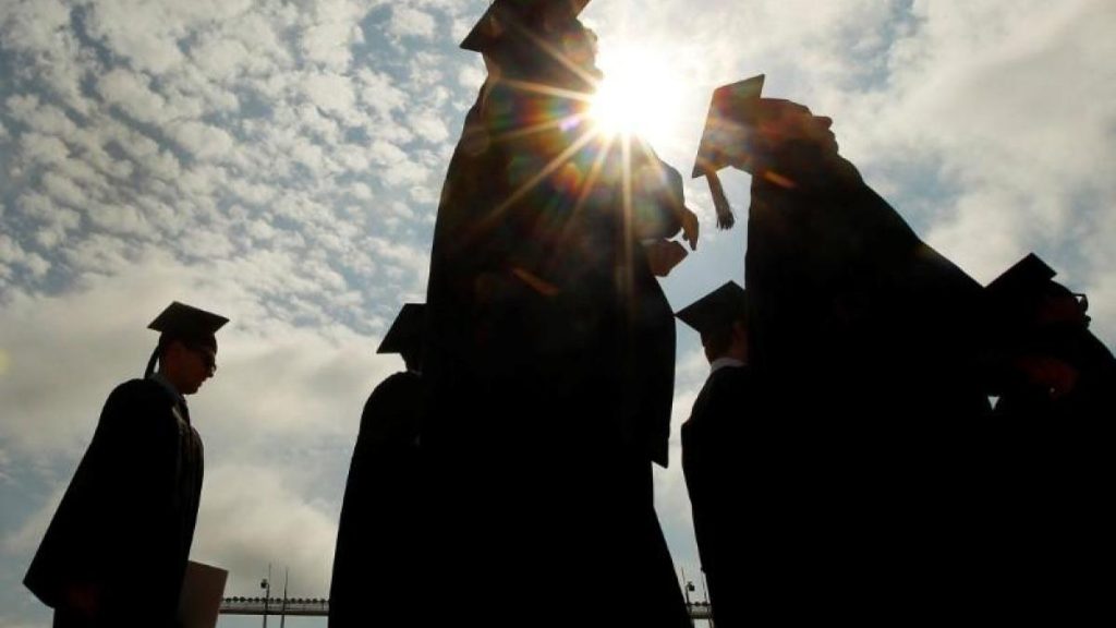 snapchat-ceo-pays-student-loan-worth-$10mn-for-more-than-250-new-graduates-–-business-today