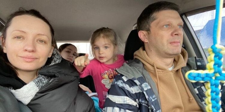 ukrainians-displaced-by-war-seek-the-normalcy-of-work-–-business-insider