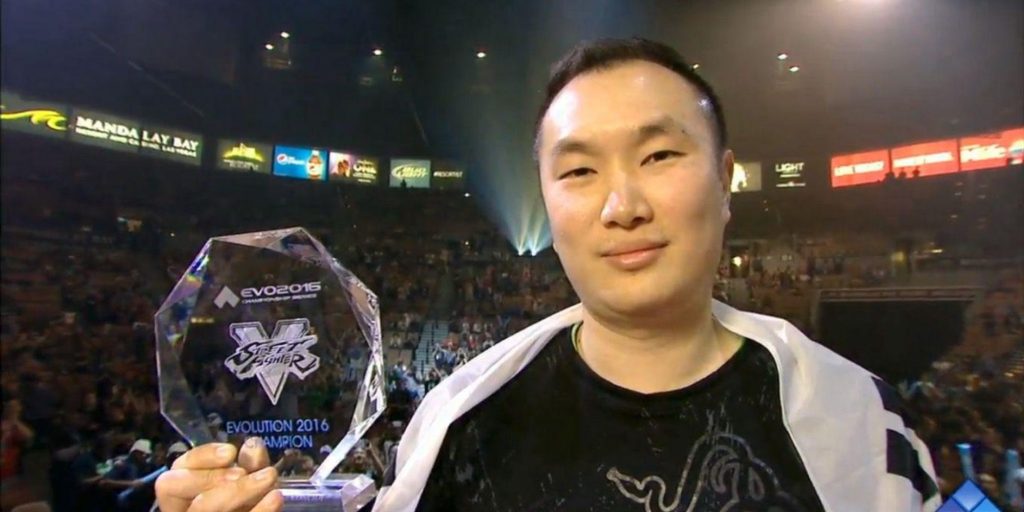 street-fighter-champion-infiltration-banned-from-evo,-combo-breaker,-and-twitch-–-thegamer