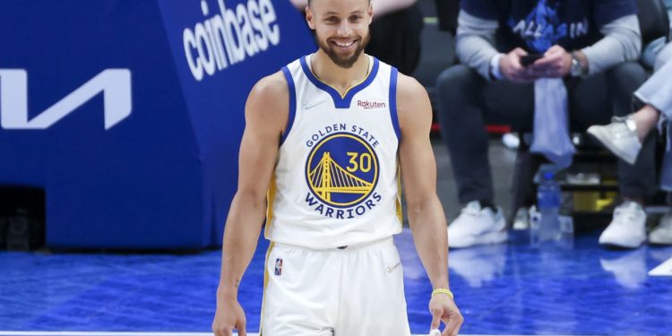 texas-football-star-bijan-robinson-gets-stephen-curry's-game-jersey-–-hook'em-headlines-–