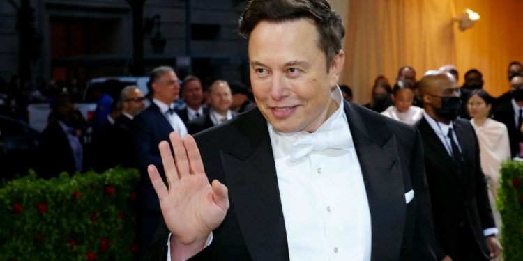 twitter-pays-$150-million-fine-over-privacy-and-elon-musk-has-thoughts-|-mashable