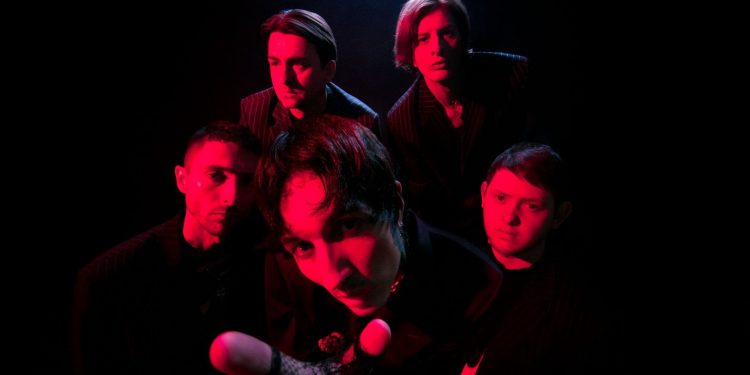 oli-sykes-unveils-new-bring-me-the-horizon-track-“strangers”-during-dj-set-at-malta-…