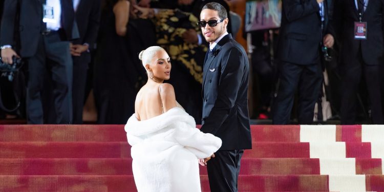 watch-kim-kardashian-kiss-pete-davidson-in-new-instagram-videos-–-elite-daily