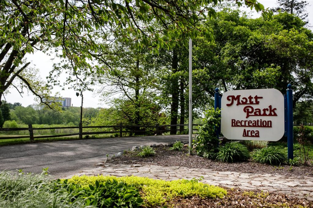 volunteers-lead-renovation-project-at-mott-park-clubhouse-in-flint-–-mlive.com-–-ann-arbor-news