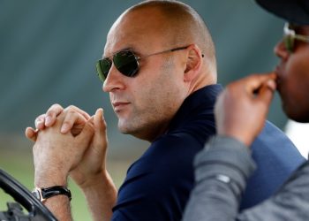 derek-jeter-joins-twitter-and-hilariously-responds-to-a-tweet-from-8-years-ago-–-ftw-usa-today
