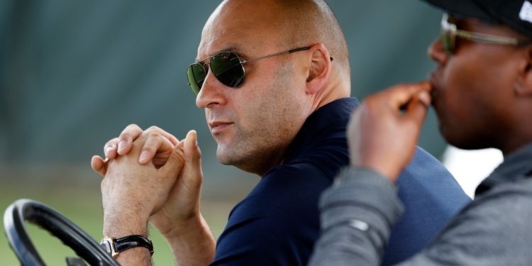 derek-jeter-joins-twitter-and-hilariously-responds-to-a-tweet-from-8-years-ago-–-ftw-usa-today