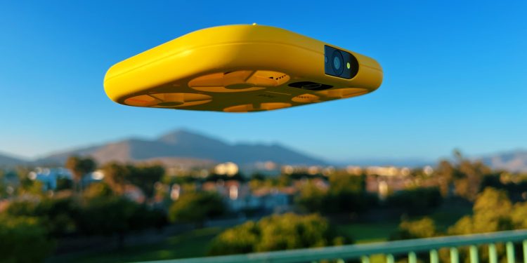 hands-on:-pixy-selfie-drone-from-snapchat-maker-is-fun-(for-a-few-minutes)-–-newsweek