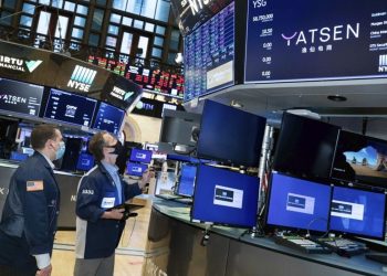 stocks-edge-higher,-tesla,-twitter,-retail-trading-and-gas-prices-in-focus-–-thestreet