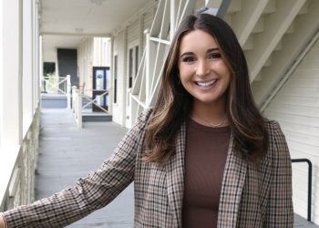 the-linkedin-hacks-this-gen-z-corporate-tiktoker-swears-by-to-stand-out-in-the-job-search-–-cnbc