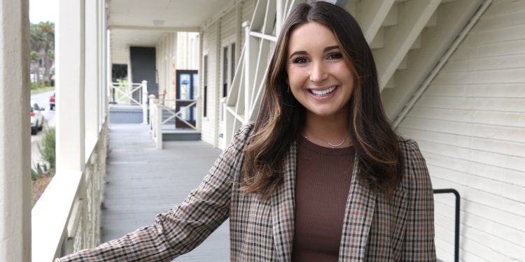 the-linkedin-hacks-this-gen-z-corporate-tiktoker-swears-by-to-stand-out-in-the-job-search-–-cnbc