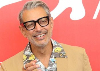 jeff-goldblum-reveals-'secret'-whatsapp-group-chat-with-jurassic-world-cast-|-entertainment