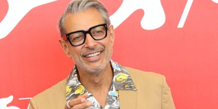 jeff-goldblum-reveals-'secret'-whatsapp-group-chat-with-jurassic-world-cast-|-entertainment